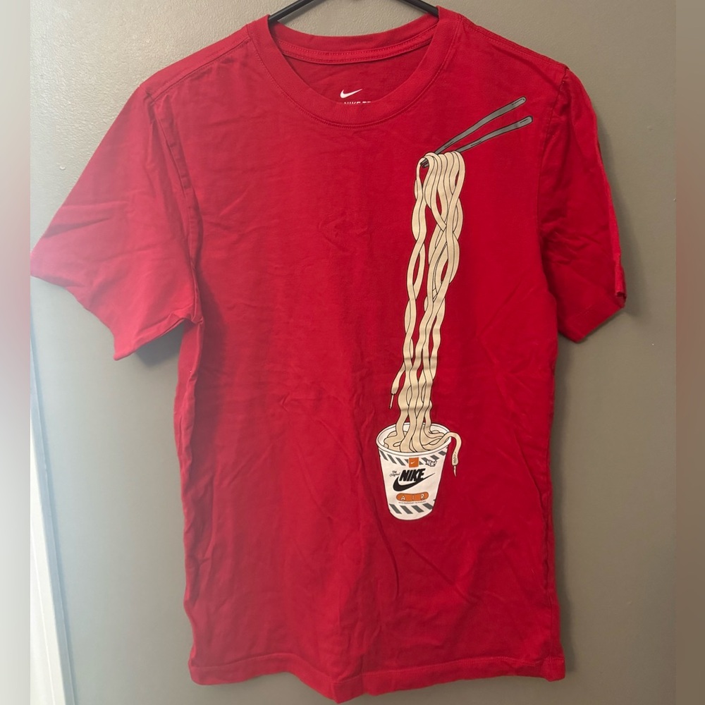 Men’s Small Nike Graphic Tee